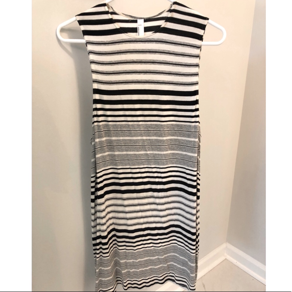 Strip sleeveless shift dress